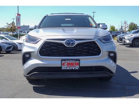 Used 2023 Toyota Highlander LE AWD/4WD image 8
