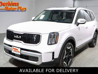Used 2024 Kia Telluride EX w/ EX Captain's Chair Package