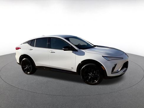 Used 2025 Buick Envista Sport Touring image 2