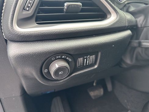 New 2026 Chrysler Pacifica Select image 9