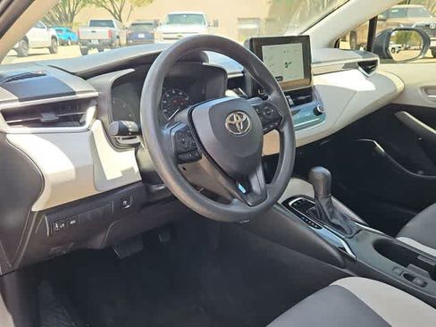 Used 2025 Toyota Corolla LE FWD image 10
