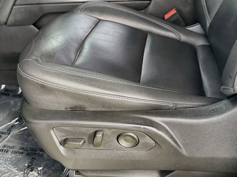 Used 2024 Chevrolet Suburban LT RWD image 22