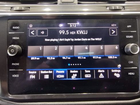 Certified 2022 Volkswagen Tiguan SE FWD image 32