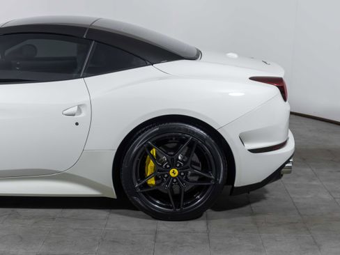 Certified 2016 Ferrari California T image 22