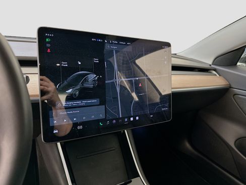 Used 2018 Tesla Model 3 Mid Range image 22