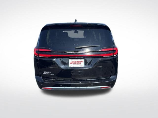 Used 2024 Chrysler Pacifica Touring-L FWD image 32