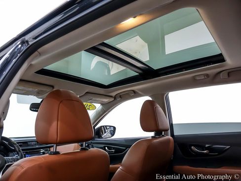 Used 2017 Nissan Rogue SL w/ SL Premium Package image 17