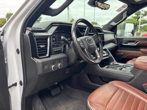 Used 2024 GMC Sierra 3500 Denali Ultimate AWD/4WD image 36