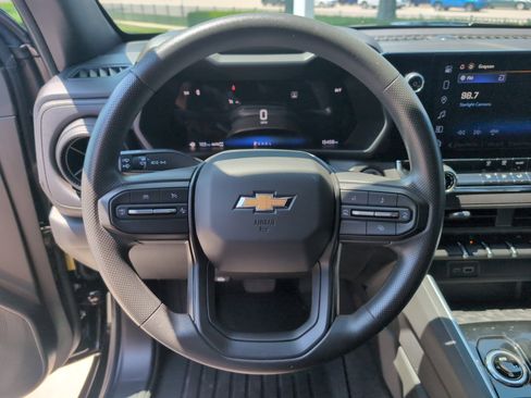 Used 2025 Chevrolet Colorado W/T AWD/4WD image 18