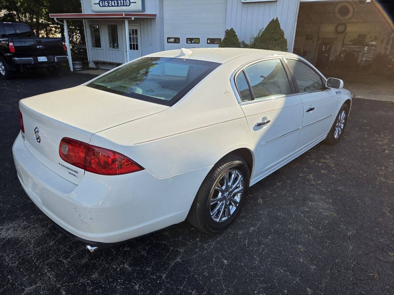 Used 2010 Buick Lucerne CXL FWD image 4