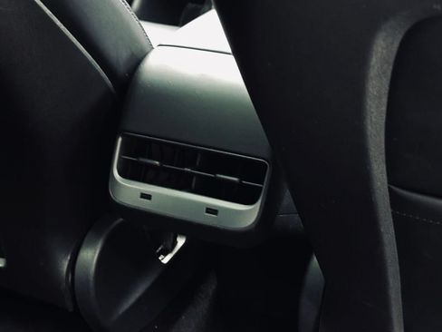 Used 2018 Tesla Model 3 Long Range RWD image 22
