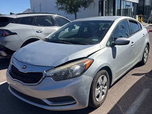 Used 2016 Kia Forte LX image 2