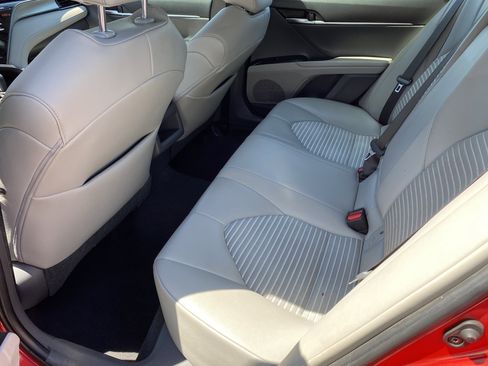 Used 2020 Toyota Camry SE FWD image 17