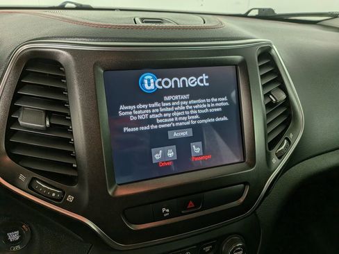 Used 2020 Jeep Cherokee Trailhawk w/ Cold Weather Group image 25