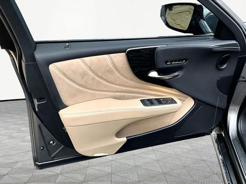 Used 2022 Lexus LS 500 AWD w/ Accessory Package (Z2) image 22