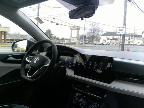 Used 2025 Volkswagen Taos S AWD/4WD image 23