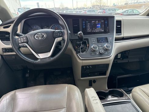 Used 2015 Toyota Sienna XLE Premium image 7