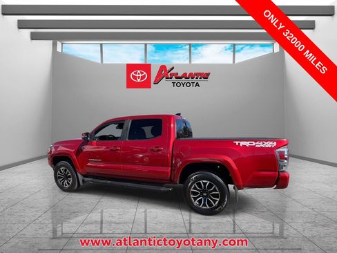 Used 2022 Toyota Tacoma TRD Sport w/ Technology Package image 4