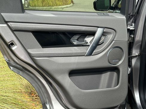 Used 2025 Land Rover Discovery Sport S image 12