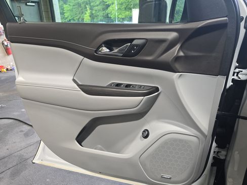 Used 2020 GMC Acadia SLT FWD image 28