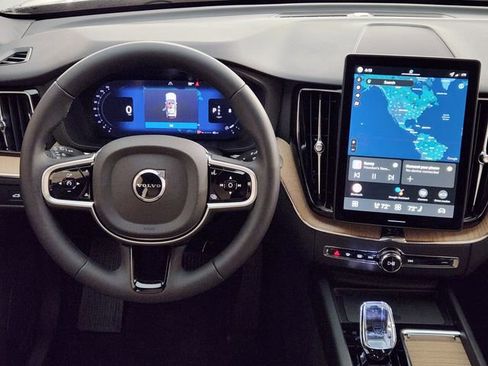 New 2026 Volvo XC60 B5 Plus w/ Protection Package Premier AWD/4WD image 27
