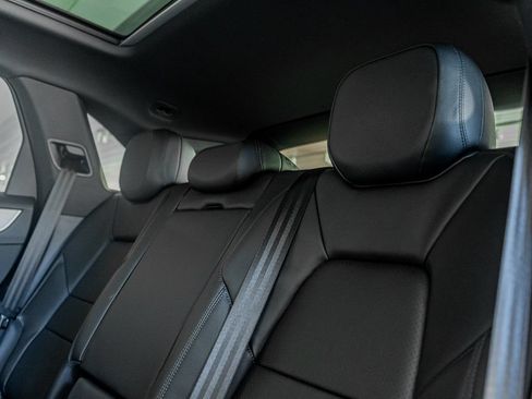 Certified 2025 Porsche Cayenne AWD/4WD image 30