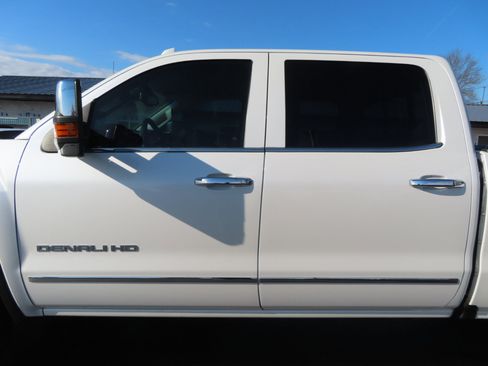 Used 2018 GMC Sierra 3500 Denali w/ Duramax Plus Package image 16