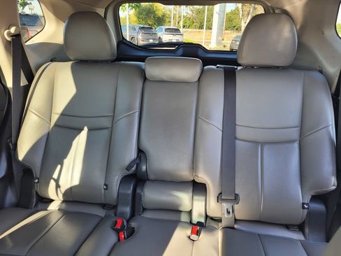 Used 2019 Nissan Rogue SV FWD image 12