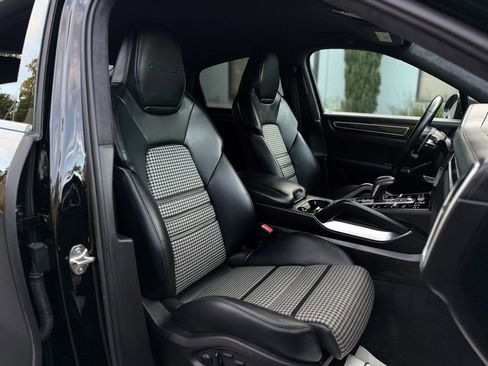 Used 2023 Porsche Cayenne Turbo S image 54