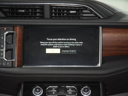 Used 2024 GMC Yukon Denali Ultimate AWD/4WD image 33