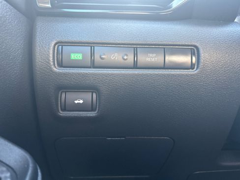 Used 2022 Nissan Sentra SV FWD image 15