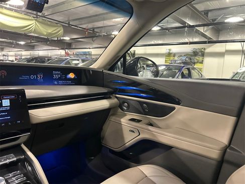 Used 2024 Lincoln Nautilus Premier w/ Equipment Group 102A image 27