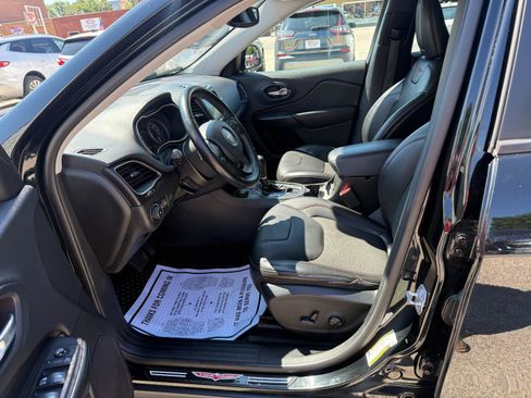 Used 2019 Jeep Cherokee Trailhawk w/ Comfort/Convenience Group AWD/4WD image 10