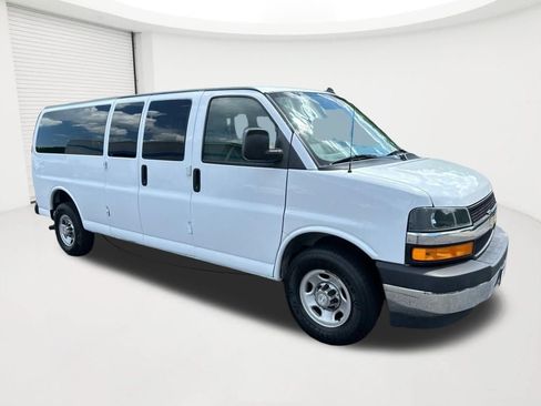 Used 2020 Chevrolet Express 3500 LT w/ LT Preferred Equipment Group RWD image 3