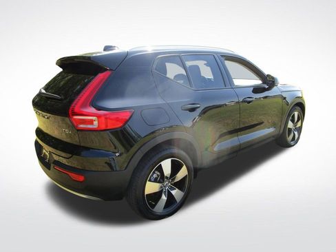 Used 2022 Volvo XC40 T5 Momentum AWD/4WD image 7