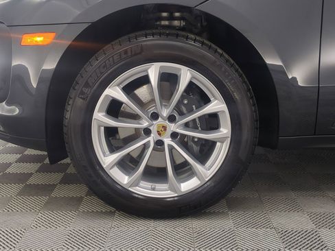 Certified 2026 Porsche Macan AWD/4WD image 10