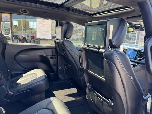 Used 2020 Chrysler Pacifica Touring-L Plus w/ Advanced Safetytec Group FWD image 49