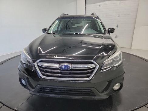 Used 2018 Subaru Outback 3.6R Limited AWD/4WD image 2