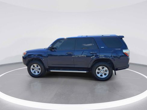 Used 2018 Toyota 4Runner SR5 AWD/4WD image 5