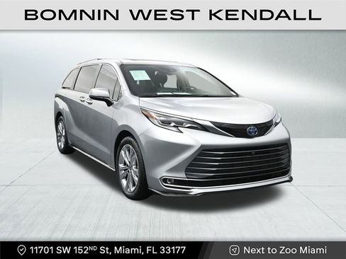 Used 2023 Toyota Sienna Platinum image 7