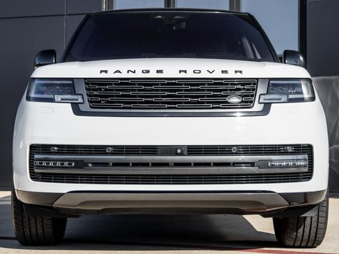 Used 2023 Land Rover Range Rover Autobiography image 4
