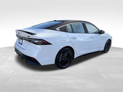 New 2026 Nissan Sentra SR w/ Floor Mat Package image 8