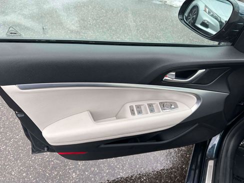 Used 2024 Genesis G70 2.5T image 16