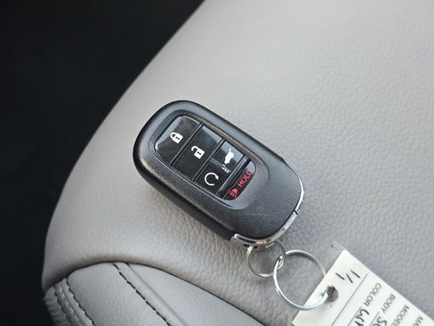 Used 2025 Honda Pilot Touring image 45