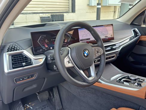 Used 2024 BMW X7 xDrive40i AWD/4WD image 14
