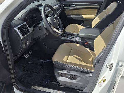 Used 2023 Volkswagen Atlas Cross Sport SEL R-Line image 10