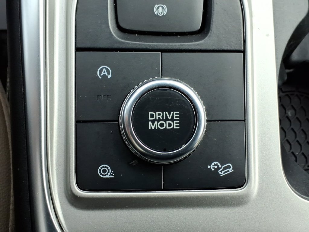 Used 2023 Ford Explorer Limited w/ Equipment Group 301A AWD/4WD image 24