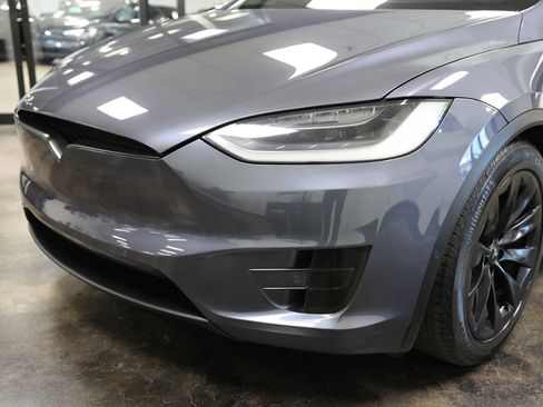 Used 2018 Tesla Model X 75D AWD/4WD image 11