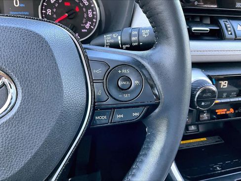 Used 2020 Toyota RAV4 XLE Premium image 24