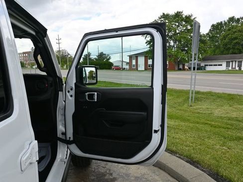 Used 2024 Jeep Wrangler Unlimited Rubicon AWD/4WD image 18